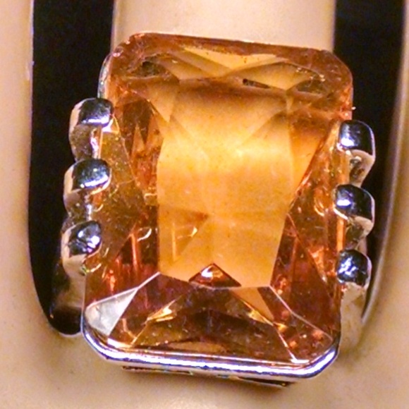 Elegant Amber Solitaire Large Stone Shiney Ring